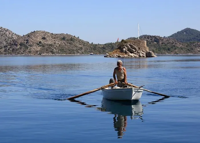 Lacivert Boutique 4*